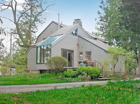 557 Sudbury Rd, Concord, MA 01742