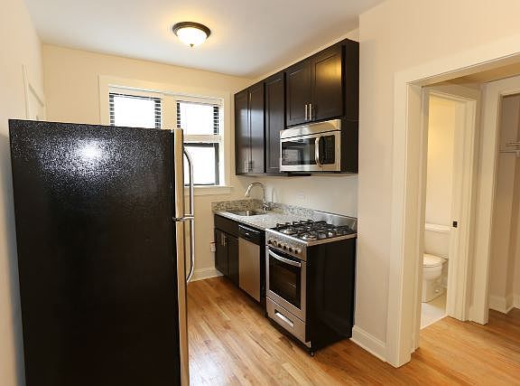 4th image of 4038.5 N Ashland Ave #2W