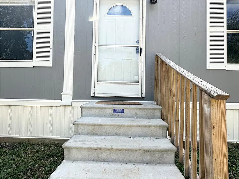18143 Breezy Dr — Photo 8