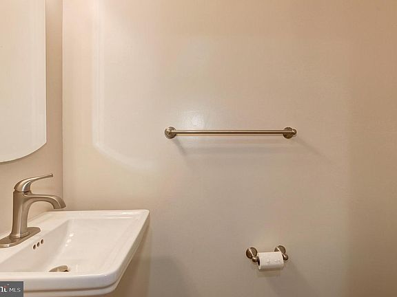 3rd image of 8091 Horseshoe Cottage Cir