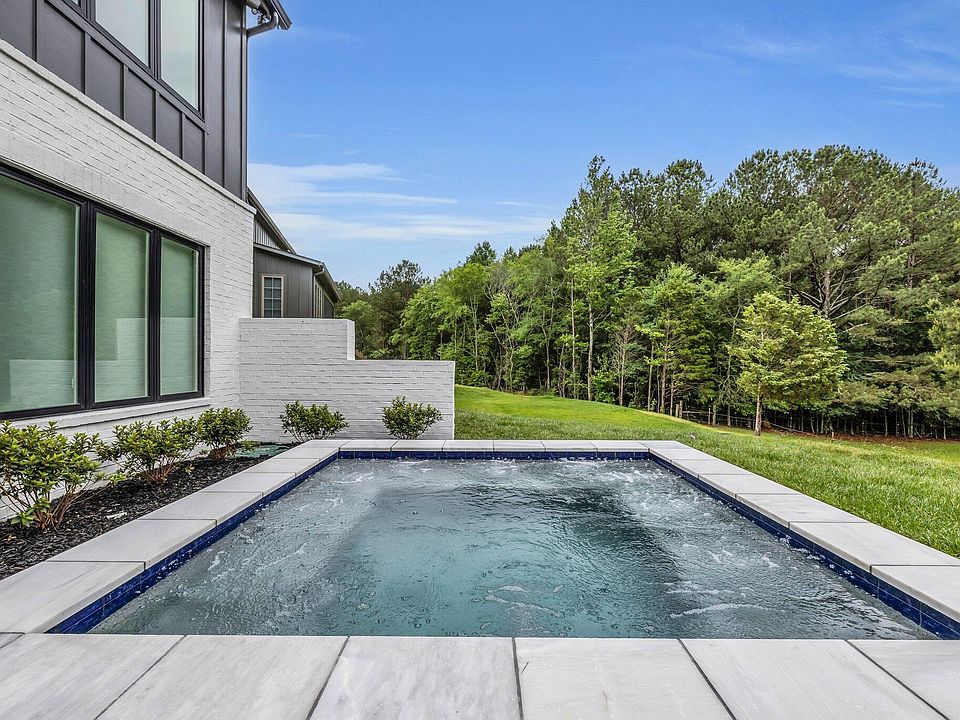 2nd image of 1361 London Woods Way