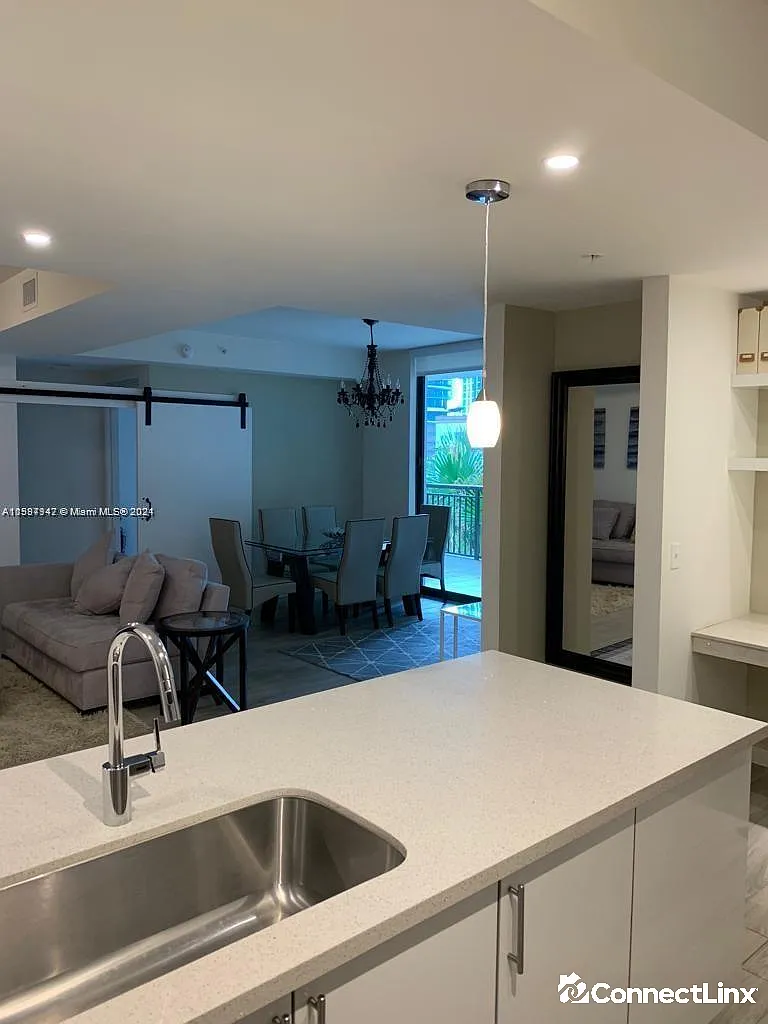 2 bed, 2.0 bath, $4,200 — Photo 3