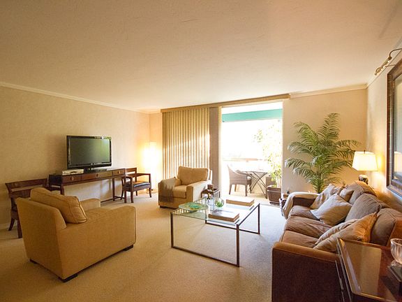 3rd image of 6455 La Jolla Blvd Unit 343