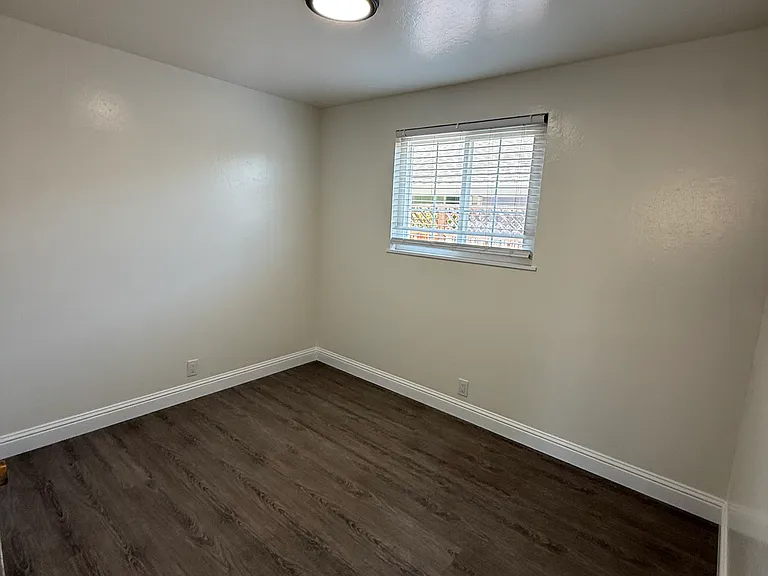 4765 Serra Ave — Photo 28