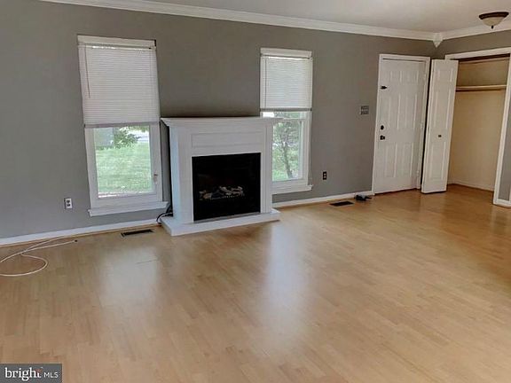 3rd image of 2321 Bedfordshire Cir