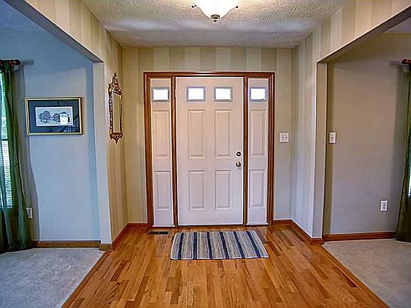 3rd image of 410 Allanhurst Ave