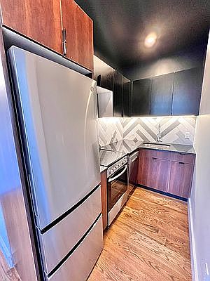 3rd image of 1352 Jefferson Ave #4B