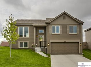 9173 Black St, Omaha, NE 68122