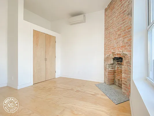 Rented by MySpaceNYC | media 15