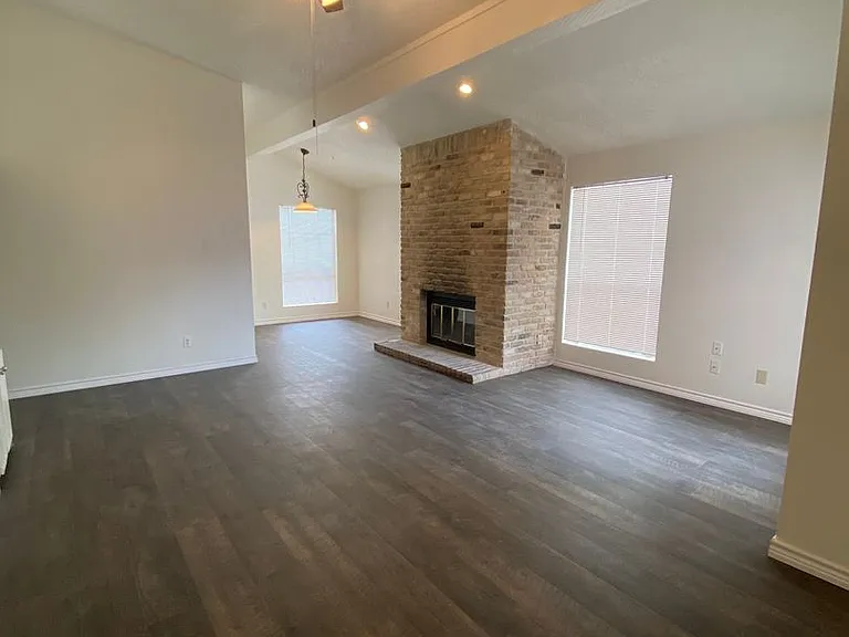 2401 Leon St #206 — Photo 8