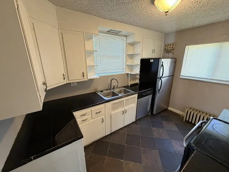 222 Wainwright Ave — Photo 14