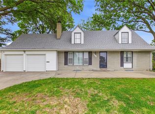 4937 NE Chouteau Dr, Kansas City, MO 64119