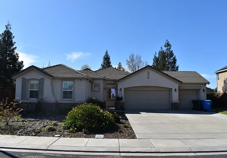 2261 Pillsbury Rd — Photo 1