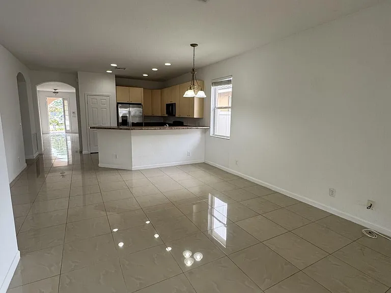 1804 SW Jamesport Dr — Photo 7