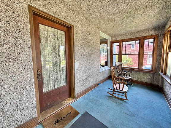 3rd image of 408 Carrie St