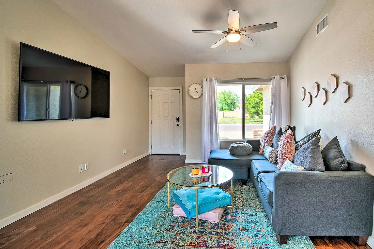 3 bed, 2.0 bath, 1517 sqft, $3,322 — Photo 3