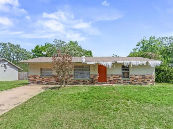 911 Jacaranda Dr, Lady Lake, FL 32159