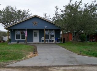 225 Lakeview Dr, Rockport, TX 78382