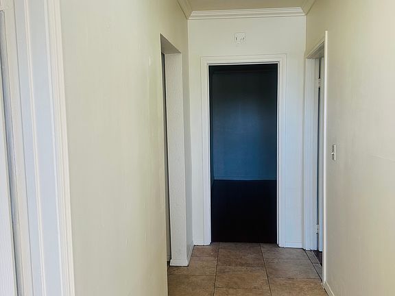 4th image of 1135 N Stone St #2
