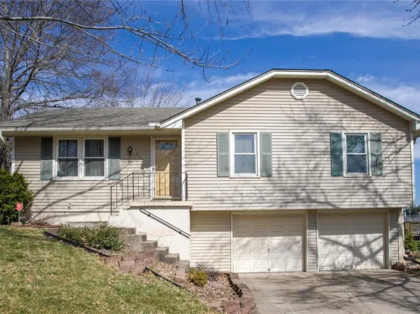510 SE 19th St, Oak Grove, MO 64075