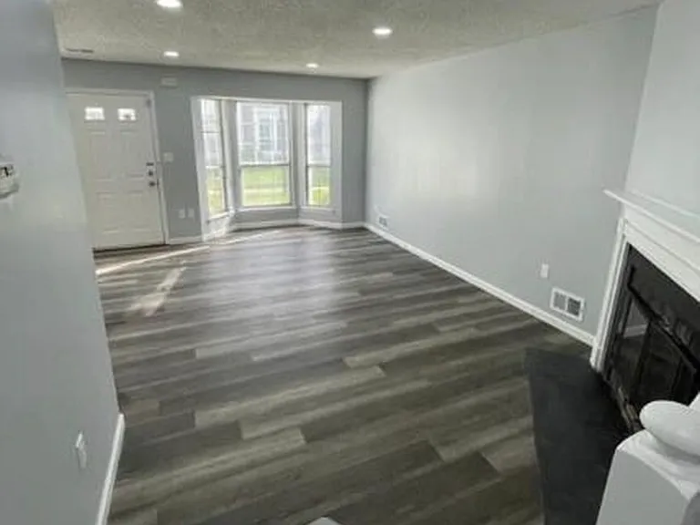 204 Darwin Ln — Photo 7