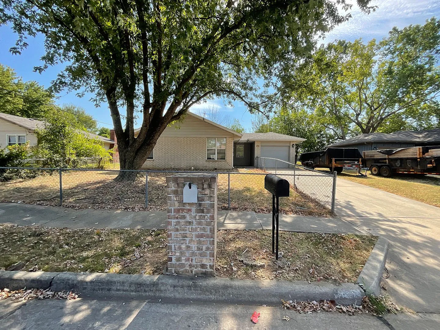 Leasing — Photo 1