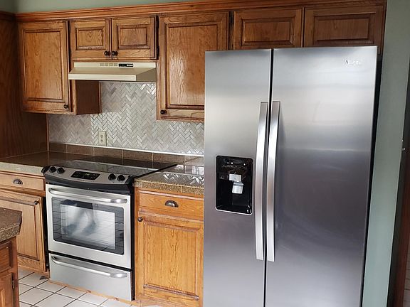 5th image of 1100 Prairie Dr N