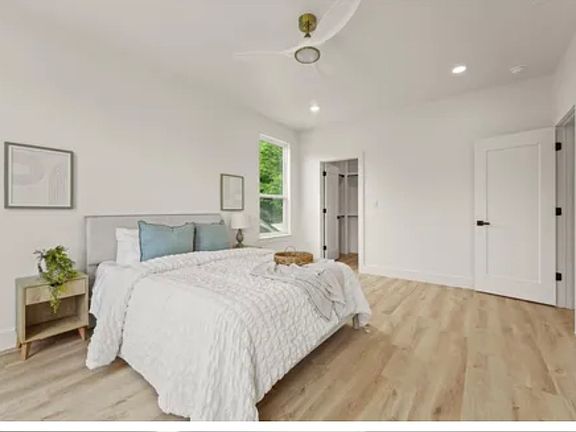 5th image of 1336 Compton St