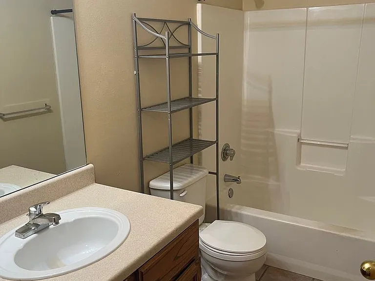 5551-5553 N Brown Ln — Photo 9