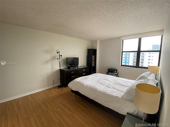 5th image of 2555 Collins Ave APT 1812