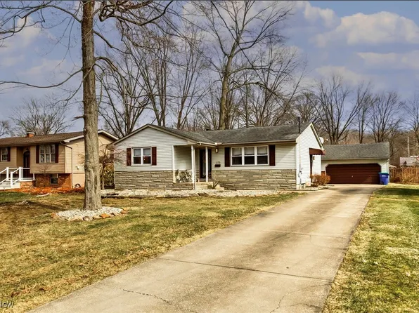 375 Westview Ave, Hubbard, OH 44425