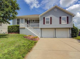 10008 E 222nd St, Peculiar, MO 64078