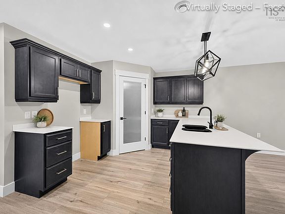 4th image of 30 Longview Dr