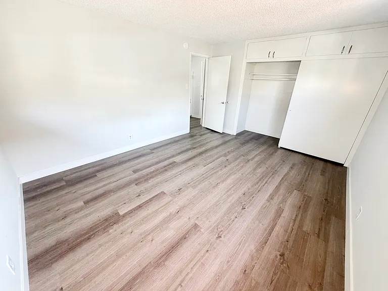 585 W Sierra Madre Blvd — Photo 37