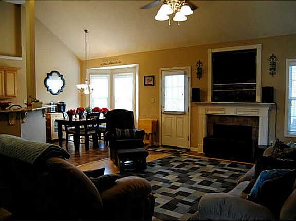 3rd image of 388 Elsberry St