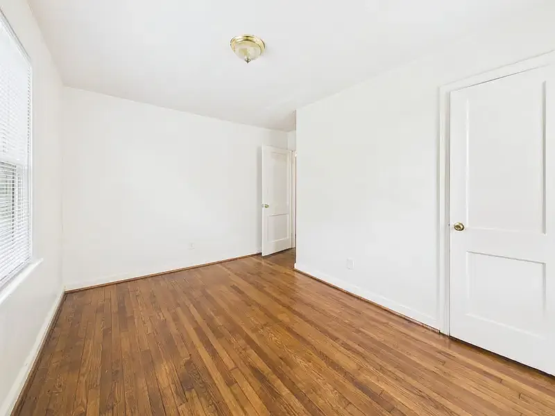 3 bed, 864 sqft, $1,872 — Photo 3
