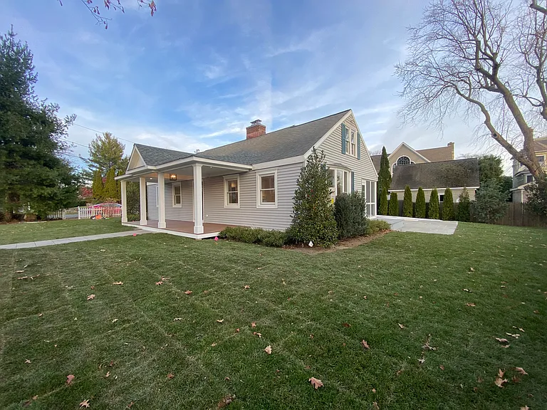 124 Shore Rd — Photo 25