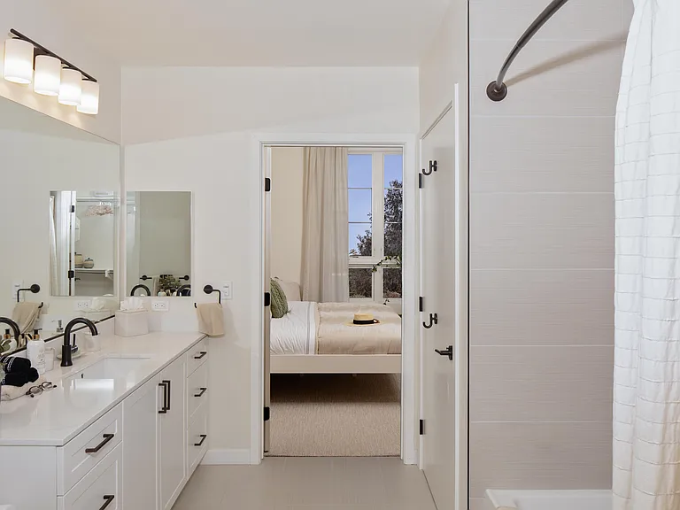 Everleigh San Clemente- 55+ Active Adult Apartment Homes — Photo 16