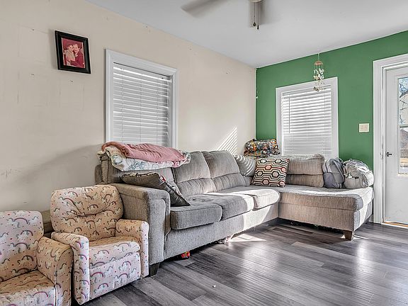 5th image of 2623 Hart Rd