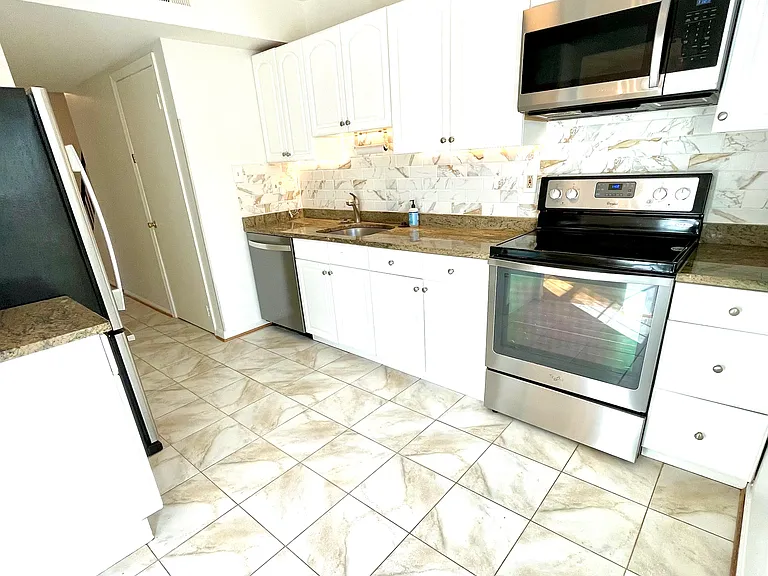 2774 Knollside Ln — Photo 6