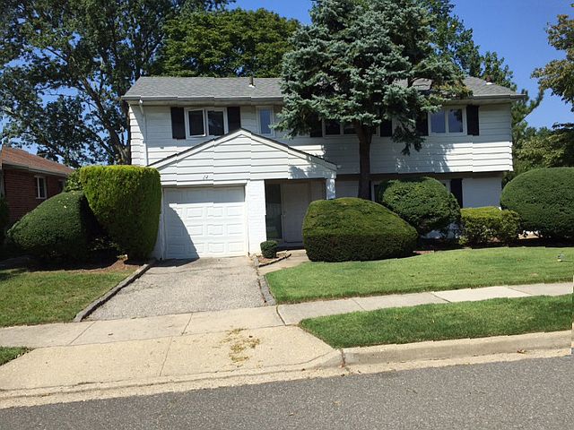 1st image of 14 Nora Ln