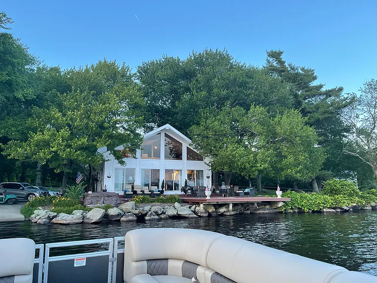 Urbans Ln — Photo 1
