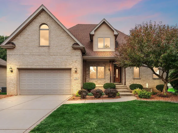 10700 Martinique Ln, Winfield, IN 46307