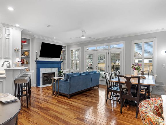 2nd image of 100 E 1st St #1
