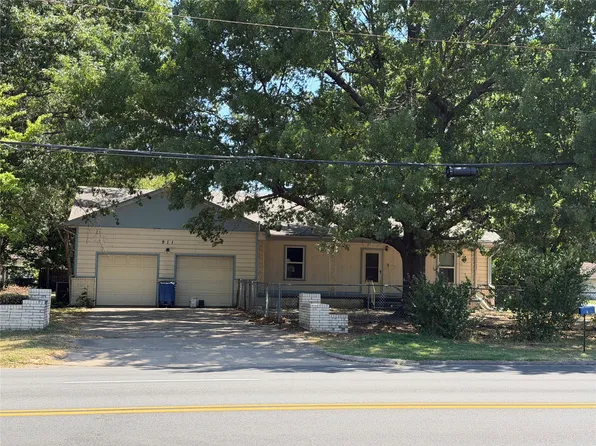 911 S McQuarrie Ave, Wagoner, OK 74467