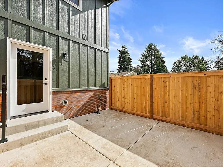 8511 Woodlawn Ave SW — Photo 20