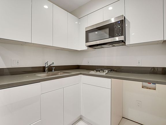 5th image of 946 S Ridgeley Dr #106