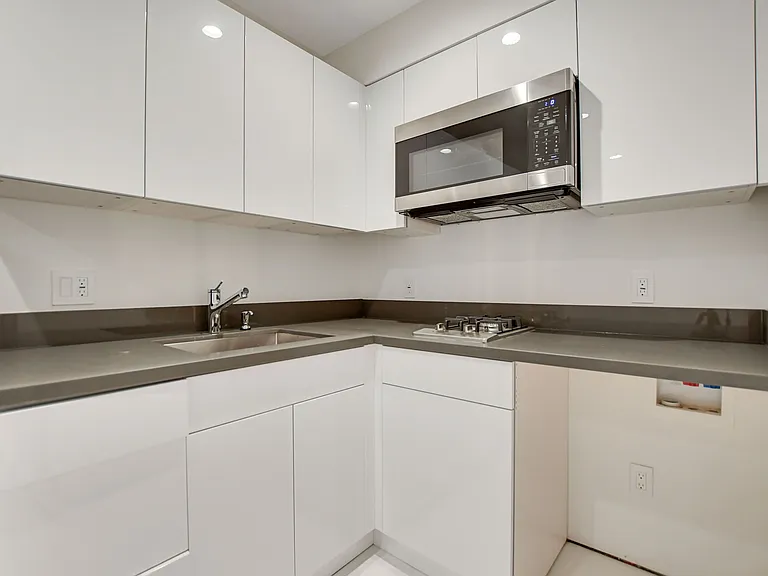 946 S Ridgeley Dr #106 — Photo 5