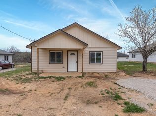 602 Ray St, Bowie, TX 76230