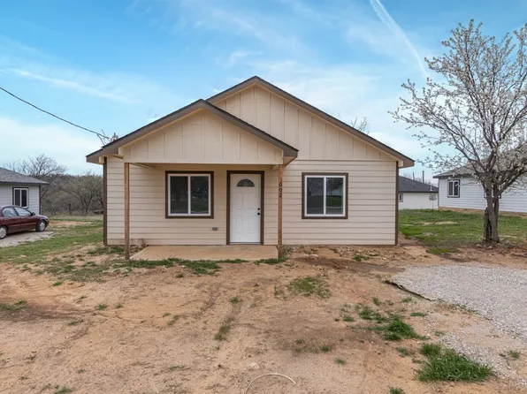 602 Ray St, Bowie, TX 76230